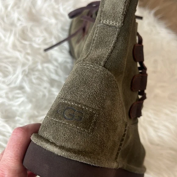 Women’s Ugg boots - Picture 6 of 9